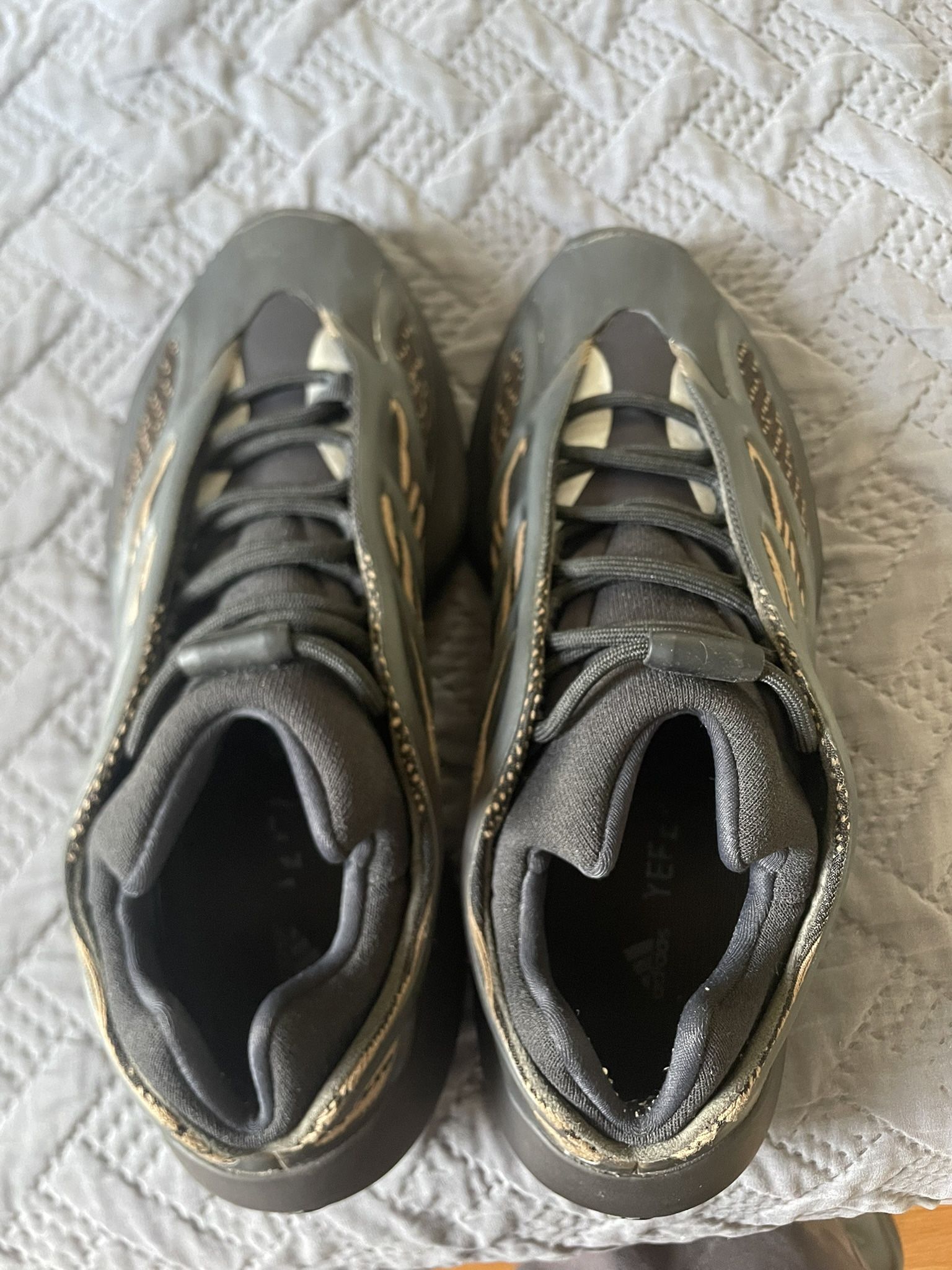 yeezy 700