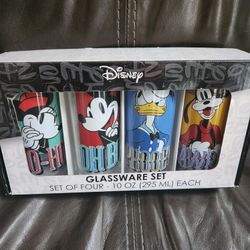 Disney Glassware Set New