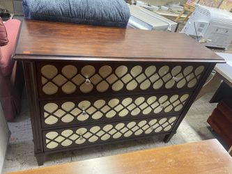 GORGEOUS SOLID WOOD AND MIRROR FRONT DRESSER CONTEMPORARY MODERN