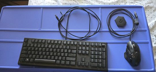 Razer Gaming Keyboard, Logitech Mouse, corsair mousepad