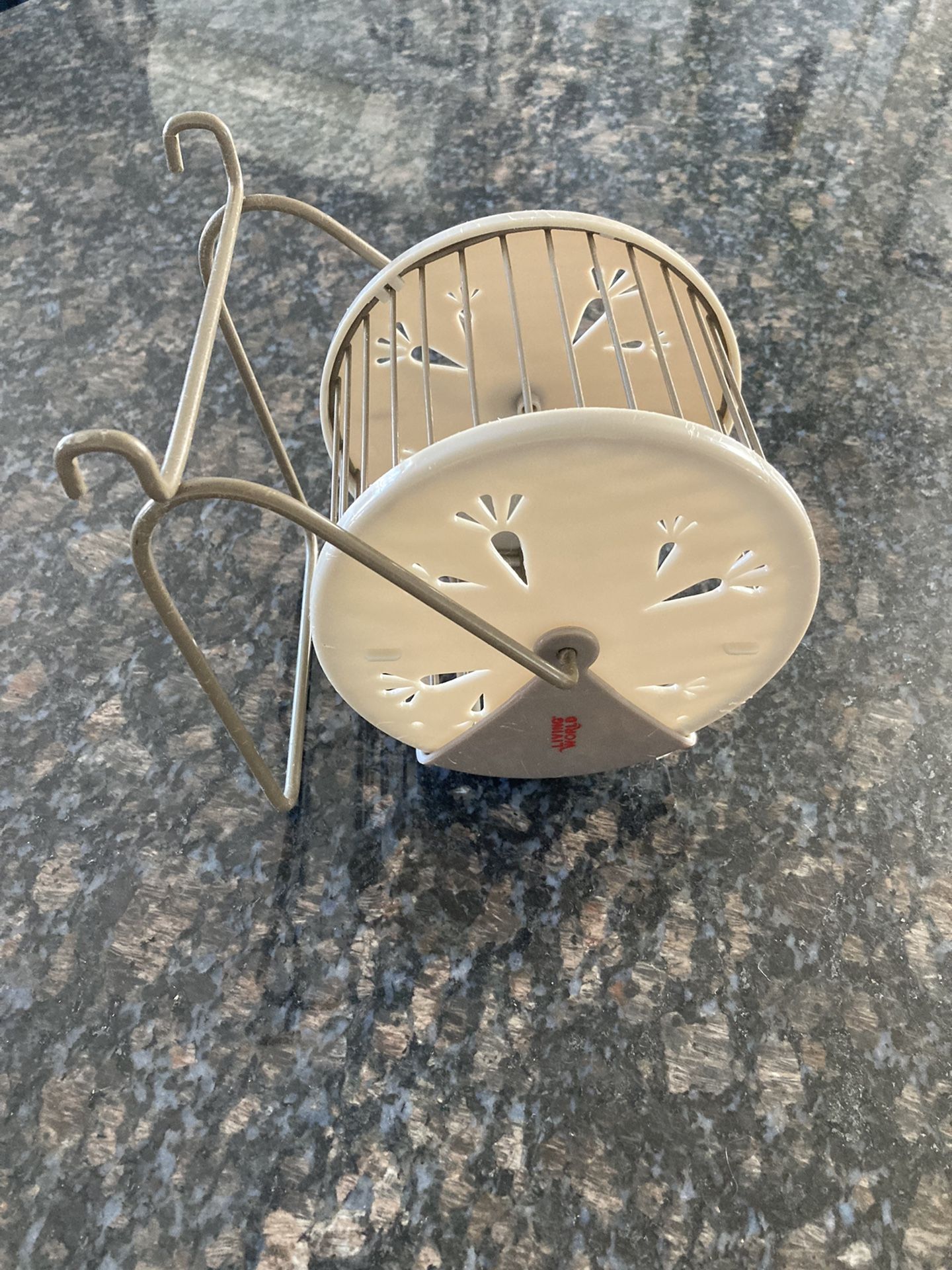 Pet hay feeding station (Living World brand)