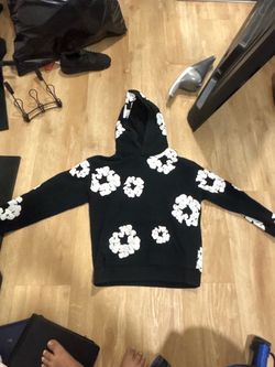 Denim tear black and white sweater in descent condition size medium