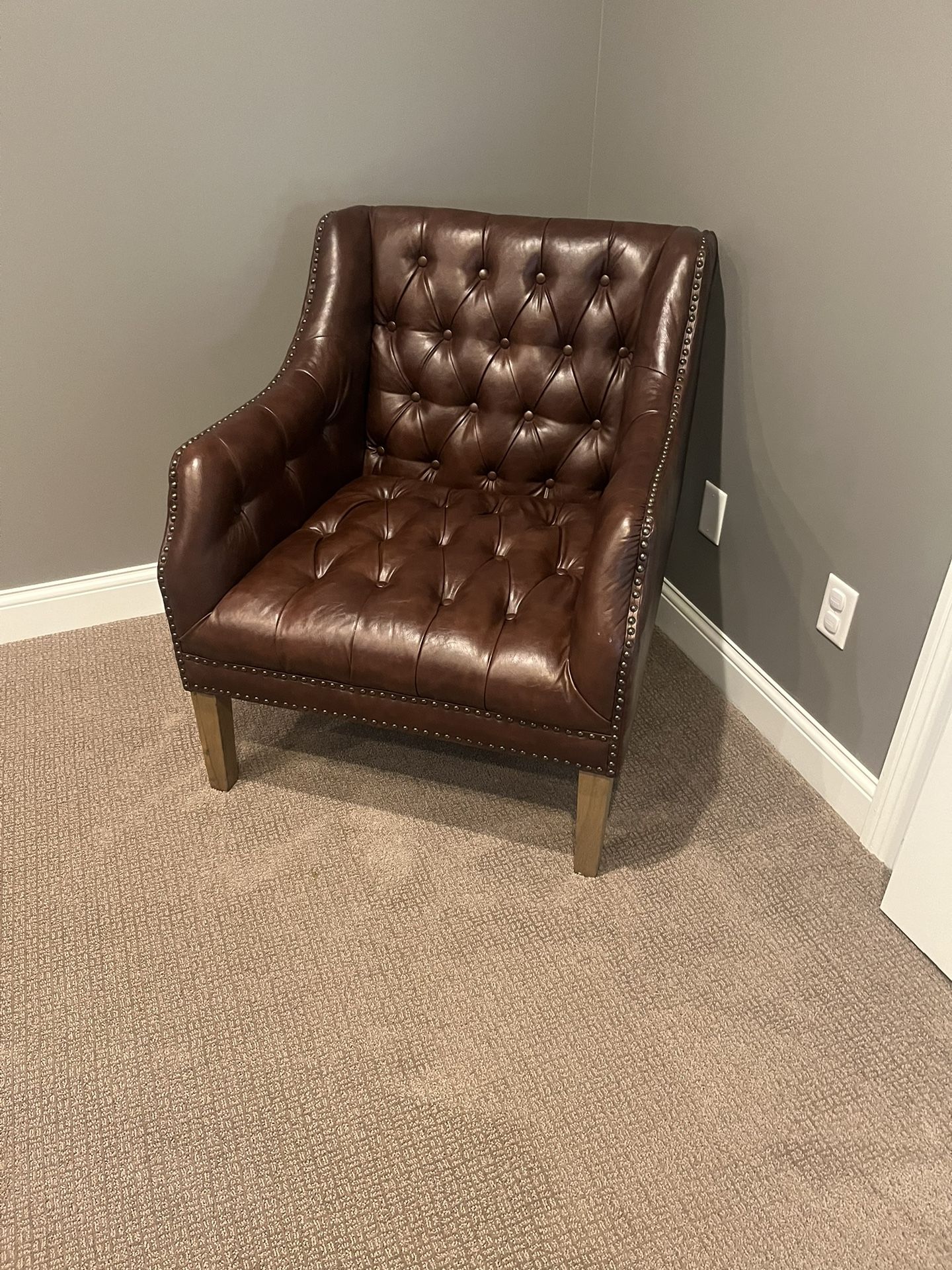 BROWN LEATHER CHAIR