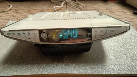 GE Spacemaker Model: 7-5300 Under Cabinet 4-In-1 CD-Clock-Weather-Radio Works Great!