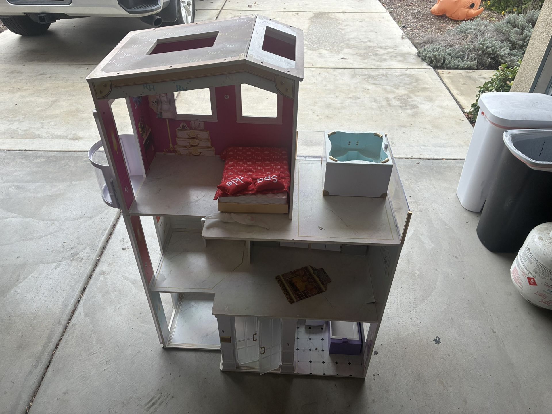 Rainbow High Doll House