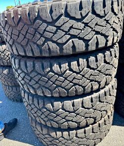 285 75 18 Goodyear tires Con 80% de Vida Las 4