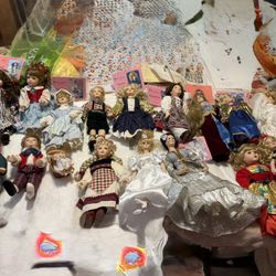 Knock Knacks/ Collectibles/statues/dolls. 