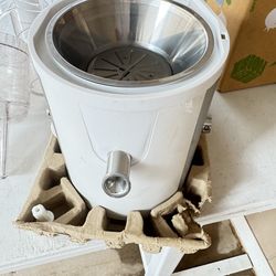 BELLA 700Watts Juice Extractor, Stainless steel/