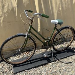 Vintage Schwinn Breeze Collegiate Woman’s Bike Bicycle