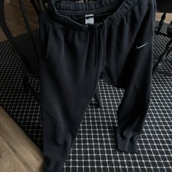 Men’s Medium NIKE Joggers 