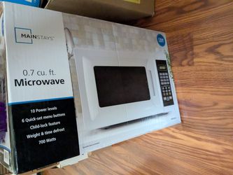 Small MainStays 700W Microwave