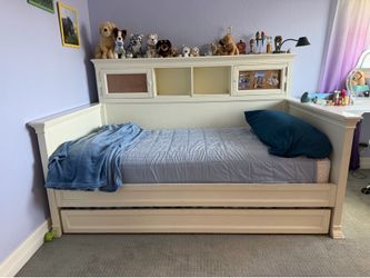 Trundle bed
