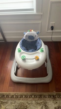Ingenuity Baby Walker,New style,excellent condition,easy to folding.