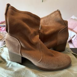 Camel Brown Suede Boots 👢