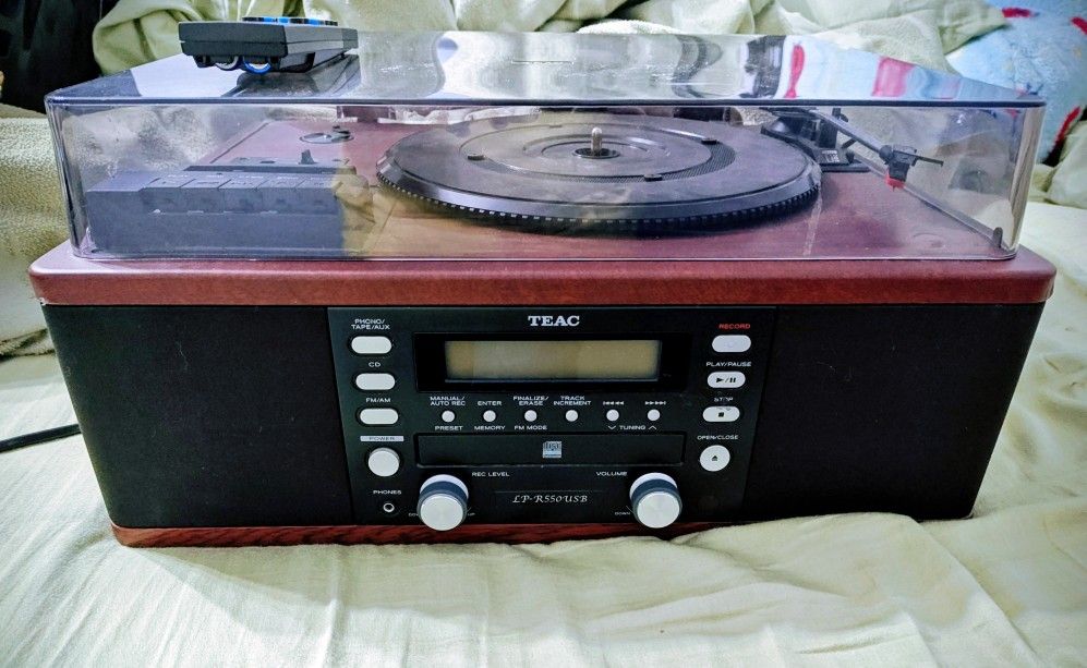 TEAC LP-R550USB All-in-One Audio System - Turntable, CD Recorder, Cassette & Radio