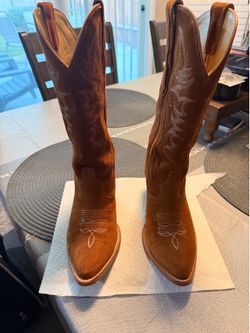 Woman Cowboy Boots Size 8