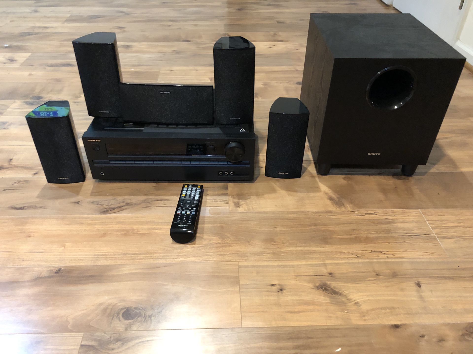 Onkyo 5.1 surround speaker system with receiver