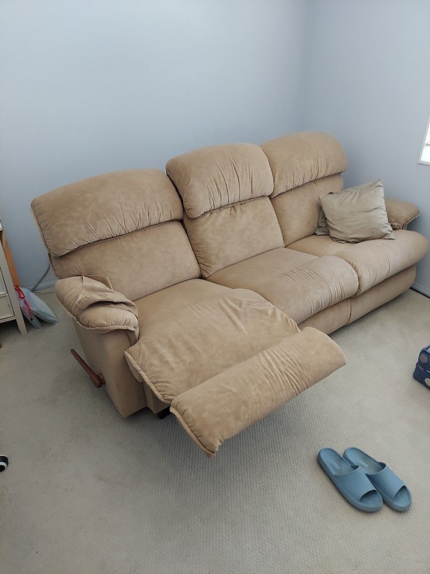 Lazy Boy Living Room Reclining Couch