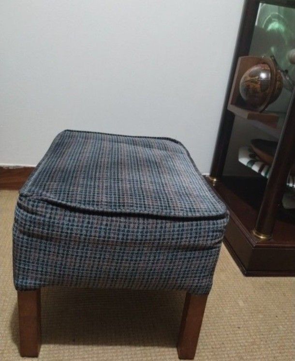 VINTAGE UPHOLSTERED OTTOMAN /FOOT STOOL 16"×12" ×12"H