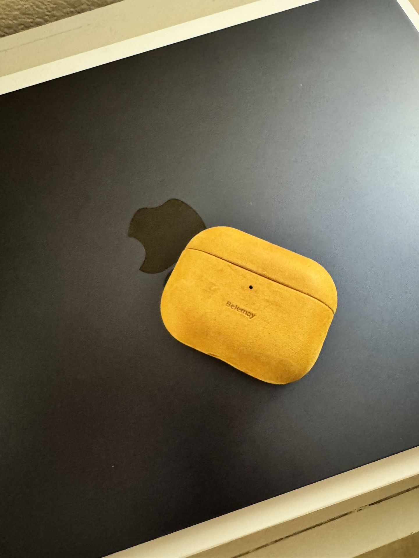 AirPods Pro 3 Leather Case