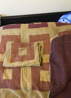 Reversible comforter set