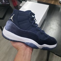 Jordan 11 Midnight Navy Velvet Size 8.5 Men