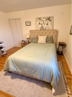 Tufted Queen Size Bed