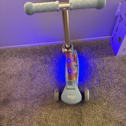 Bluey 3 we’ll kick scooter W lights/light up wheels