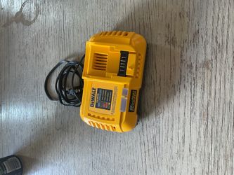 DEWALT DCB118 20V Fast Battery Charger
