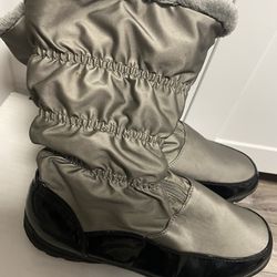 WOMENS GREY DUCK STYLE BOOTS