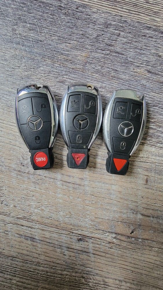 3 MERCEDES-BENZ OEM GENUINE 4 BUTTON REMOTE SMART KEY FOB GLK GL C CL E S SL