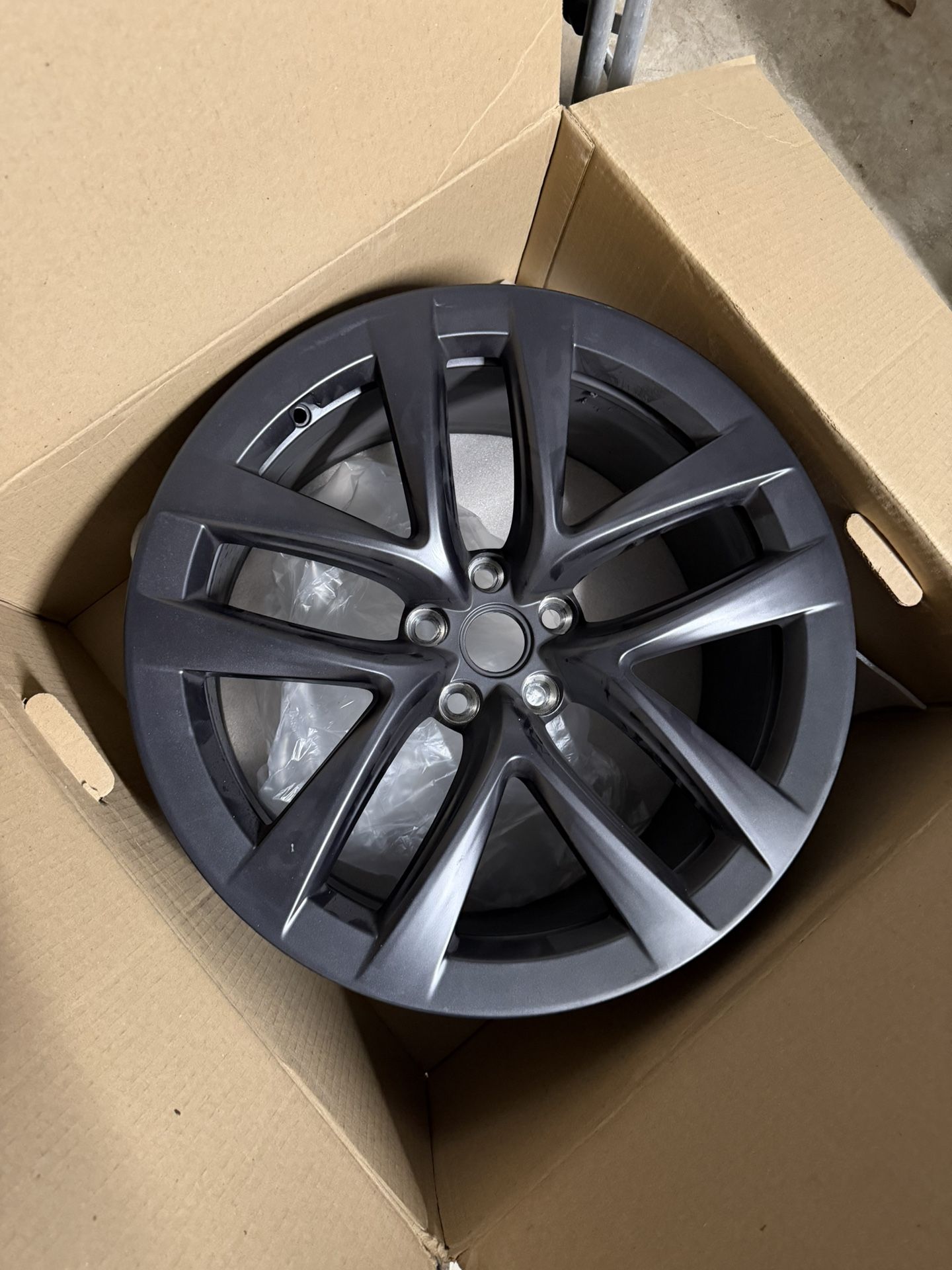 21” Tesla Model S Arachnid wheel