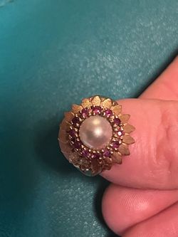 Pearl and rubies ring