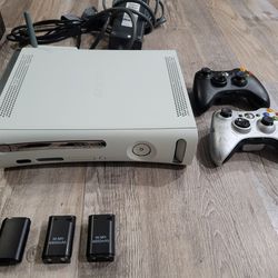 Uitbreiden Karu rietje Xbox 360, Controllers, Battery BUNDLE for Sale in Nas/jrb, TX - OfferUp