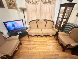 3 Piece Livingroom Set…I’m Located In Bayside Queens