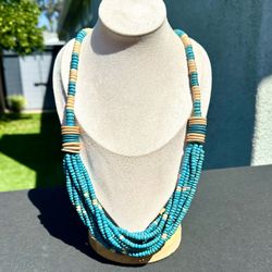 🦋 Pretty vintage turquoise blue & cream wooden beaded necklace