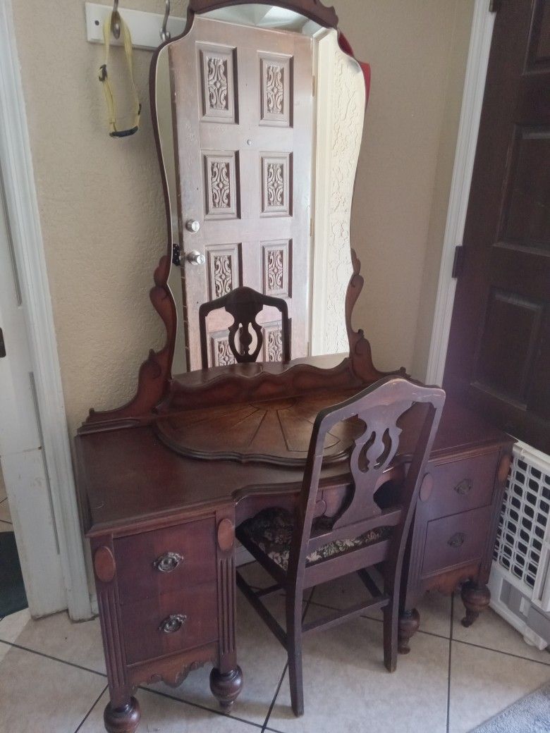 Antique Vanity With 2 Different Seatings, With The Matching Bedframe 