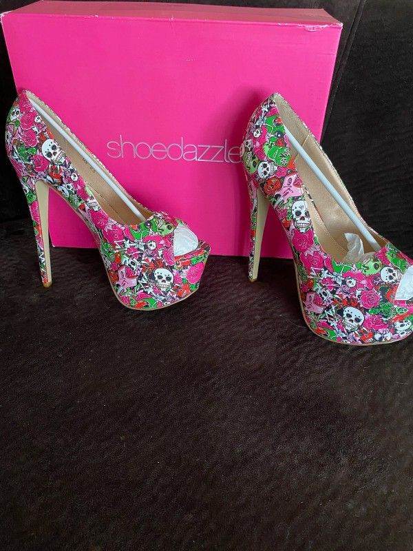 Shoe Dazzle skulls and roses size 8 1/2 .
