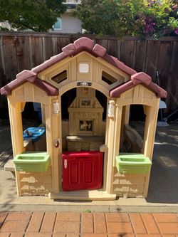 Step2 Kids Plastic Outdoor Playhouse