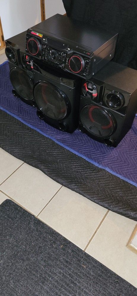 LG XBOOM 2750W Hi-Fi Entertainment System