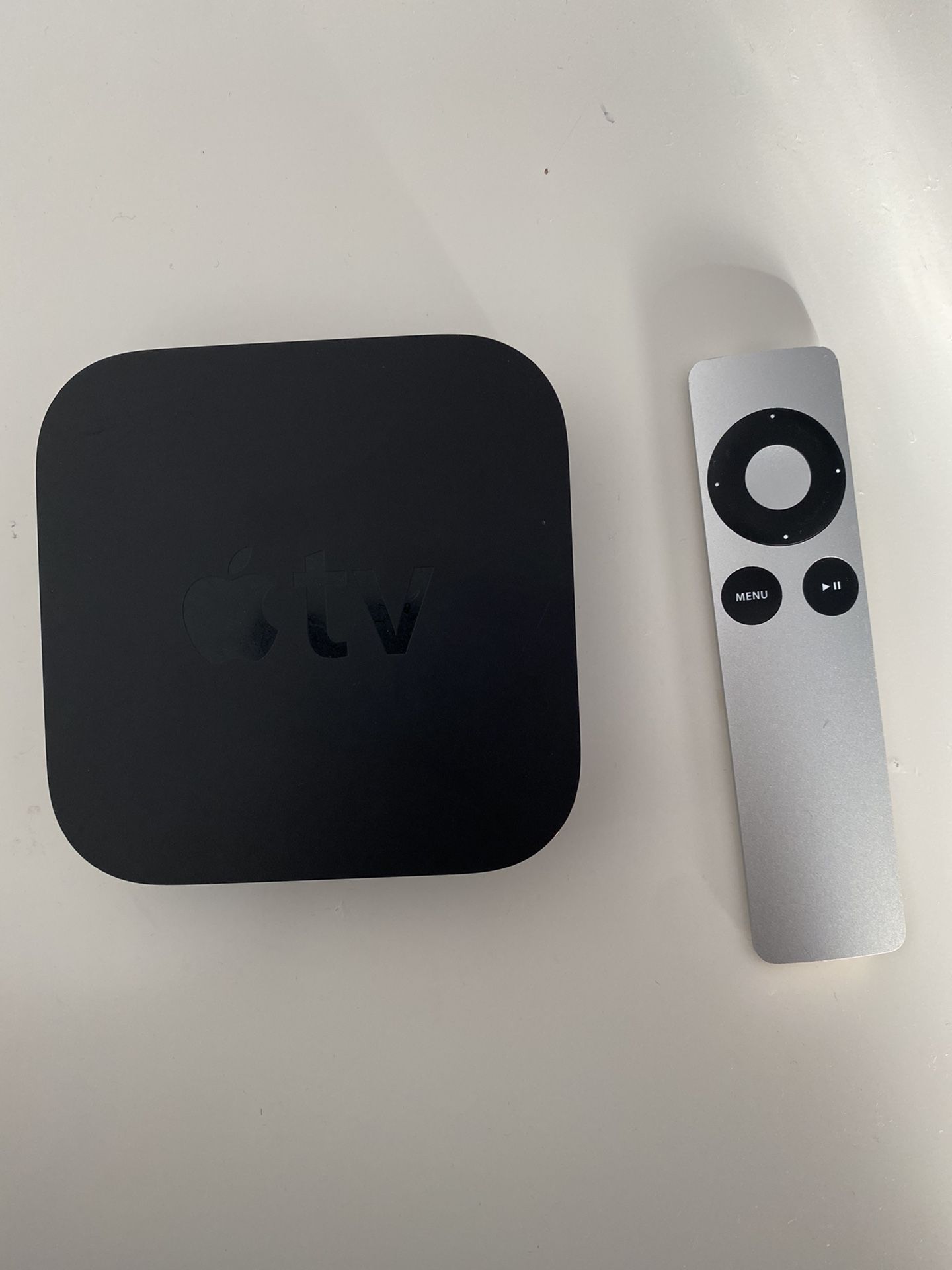 Apple Tv (3rd Generation) with Remote and HDMI cable $40