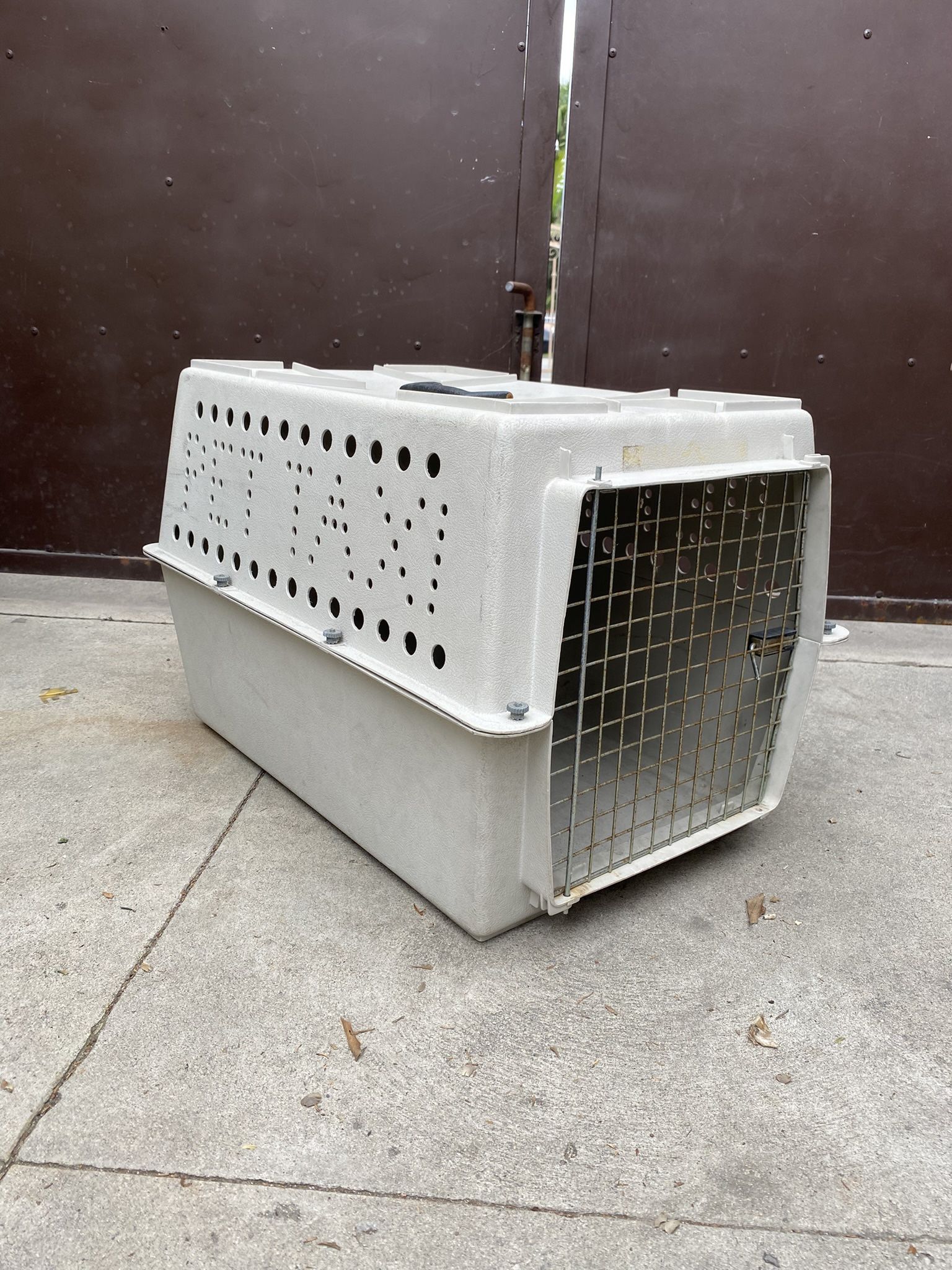 Doskocil Pet Taxi Dog Kennel, Small/Medium Dog, 26” L x 18” W x 17” H