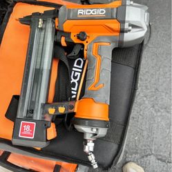 *READ DESCRIPTION* RIDGID 18-Gauge 1-1/2 in. Pneumatic Finish Stapler with 5 box staples