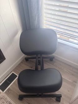 Ergonomic Kneeling Chair w/ Wheels