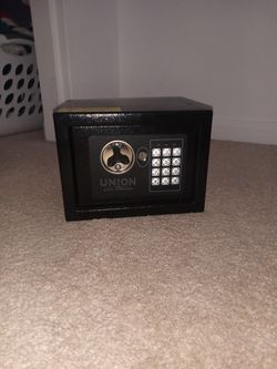 Safe Great Condition Comes With 2 Keys