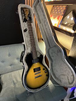 Epiphone Les Paul Special-II Guitar with hard case and Epiphone AMP
