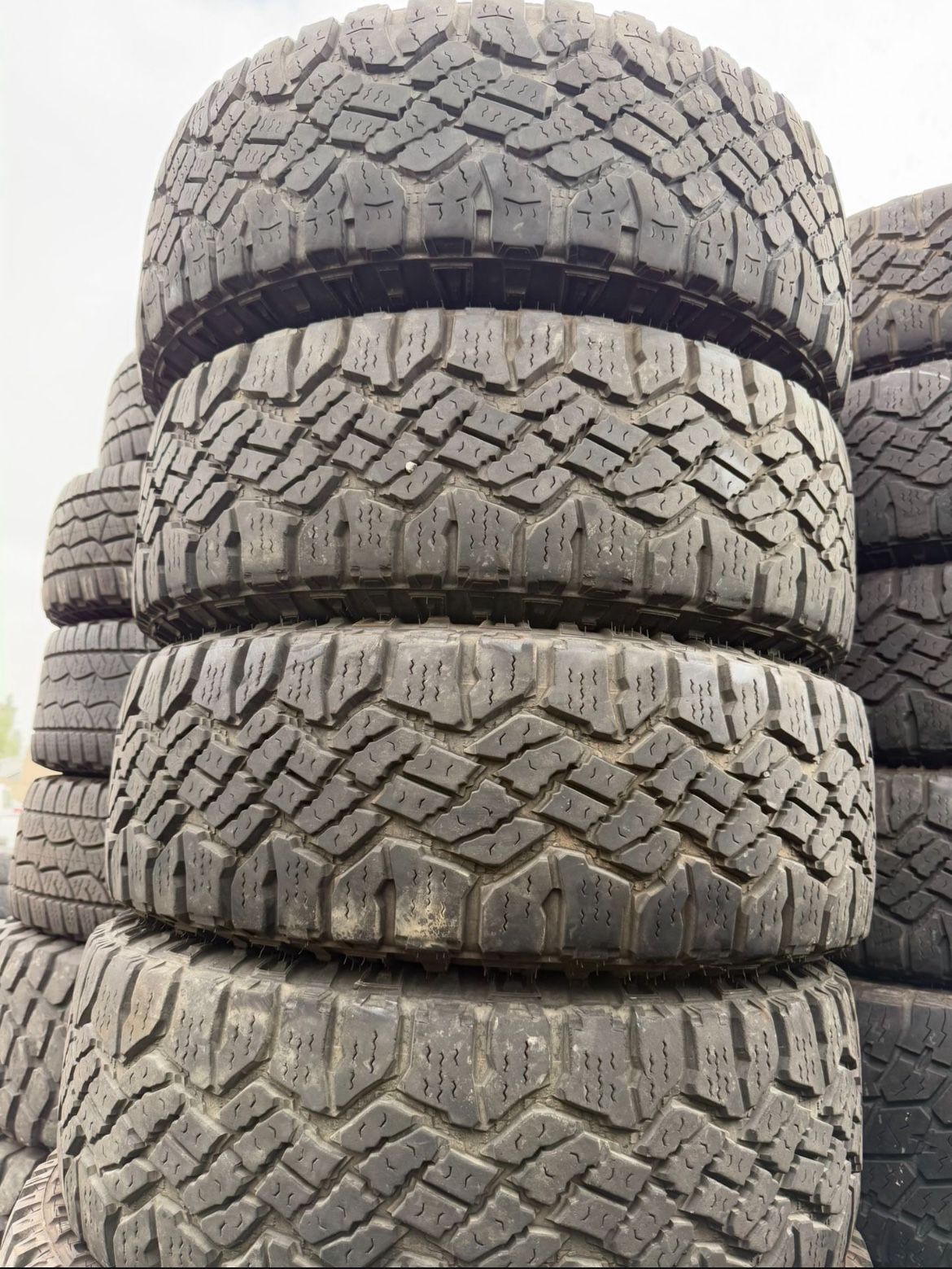 Vendo Set De Llanta 275/70R18 Marca GOODYEAR