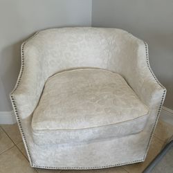 **WHITE SWIVEL CHAIR**
