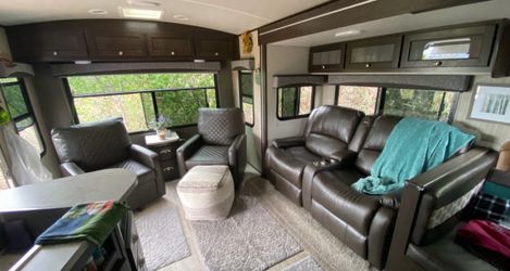 2019 Shadow Cruiser 263RLS - Excellent Condition