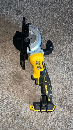 Dewalt 20v 4 1/2 in. Circular saw like New  Tool Only